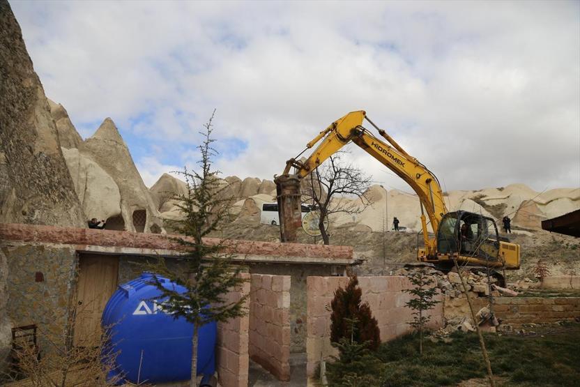 Kapadokyadaki yapıların yıkılmasına başlandı