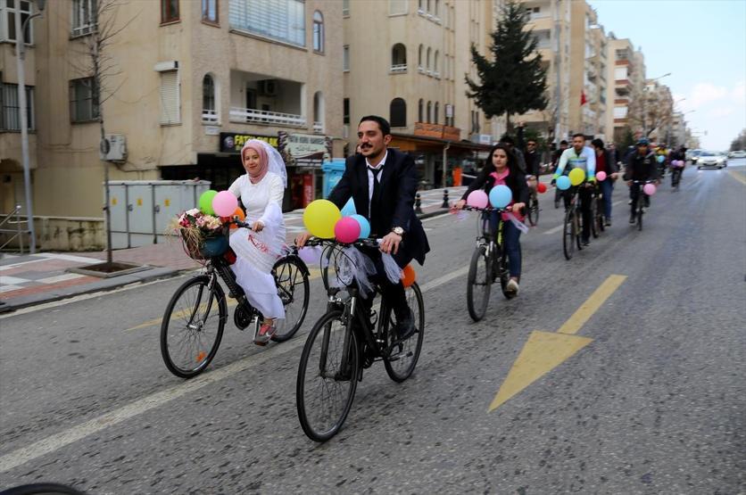 Bisiklet turunda tanıştılar, böyle evlendiler