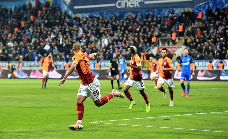 Feghouli coştu Galatasaray 4 attı