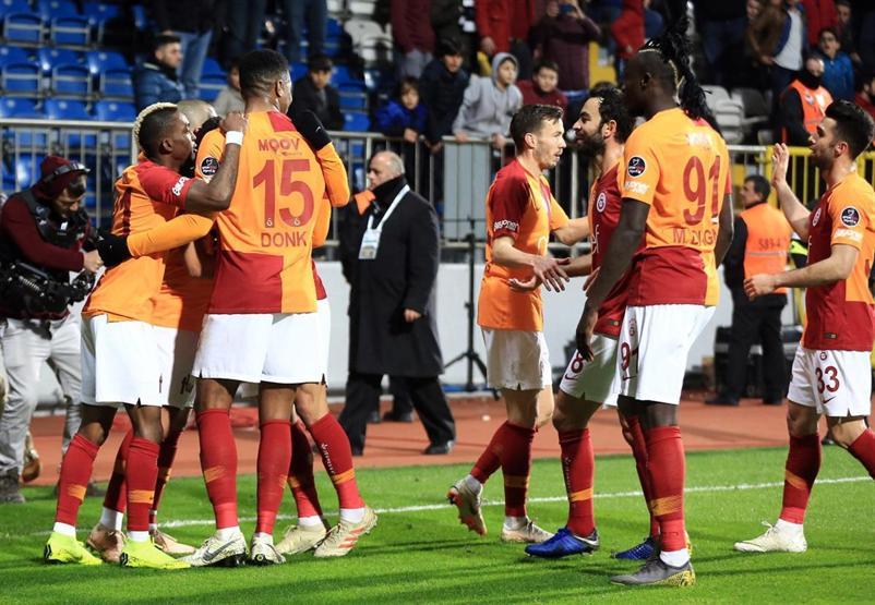 Feghouli coştu Galatasaray 4 attı