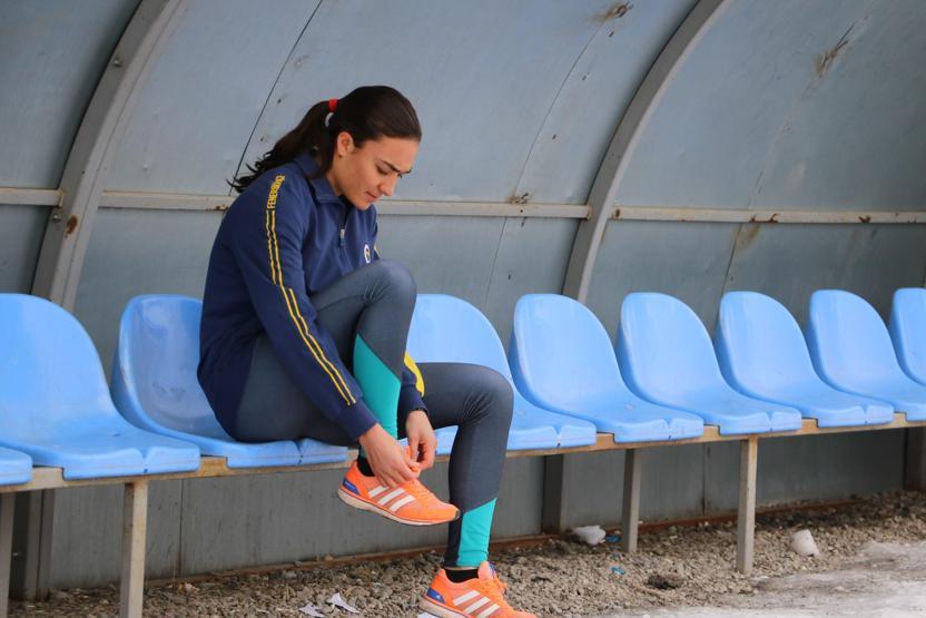 Fenerbahçeli atlet tek ayakkabıyla altın madalya kazandı