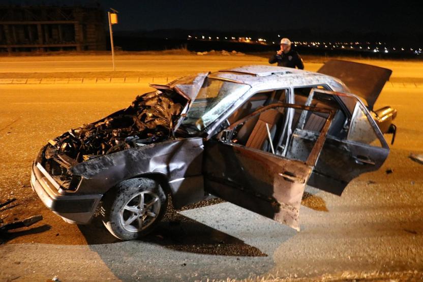 Sivasta takla atan otomobil metrelerce sürüklendi: 3 yaralı