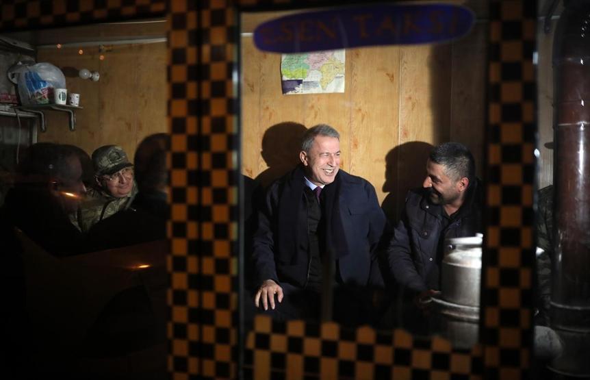 Bakan Akar ve Orgeneral Güler Hakkaride