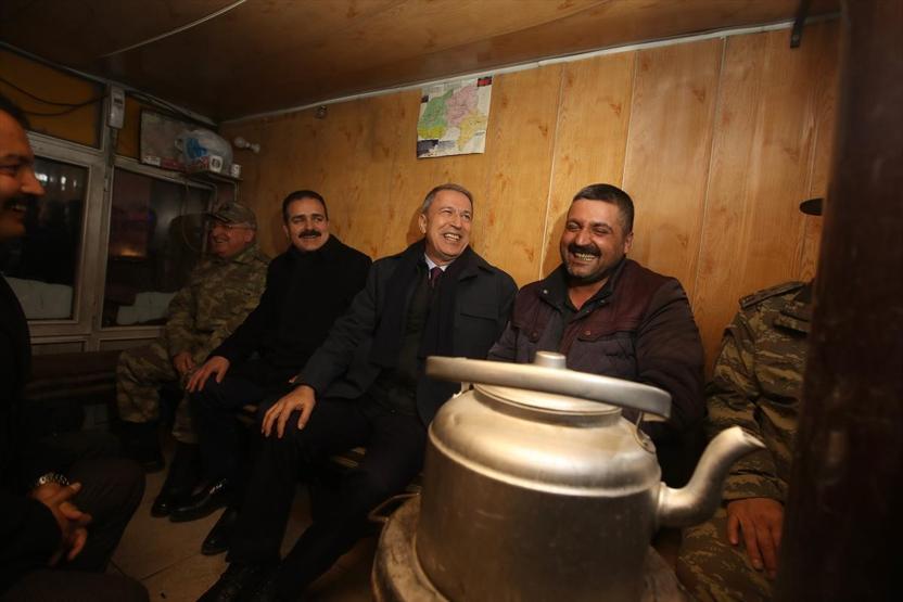 Bakan Akar ve Orgeneral Güler Hakkaride