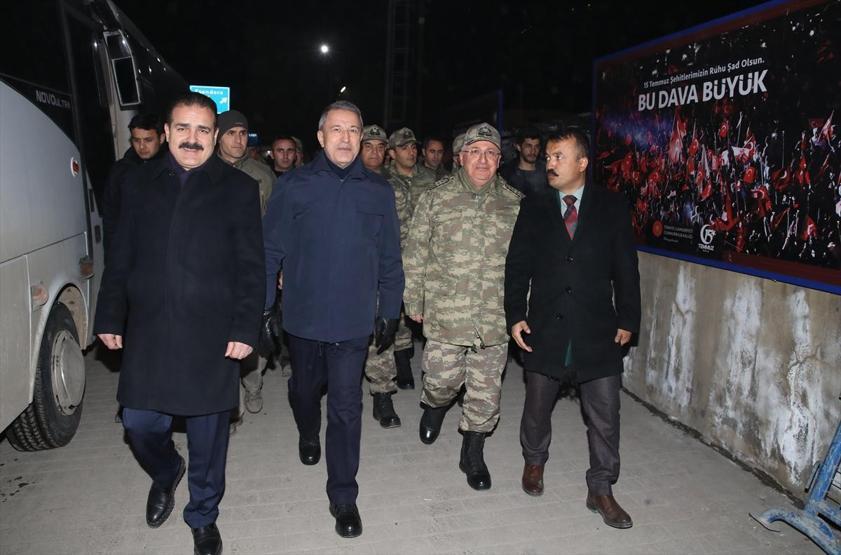 Bakan Akar ve Orgeneral Güler Hakkaride