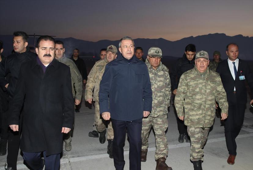 Bakan Akar ve Orgeneral Güler Hakkaride
