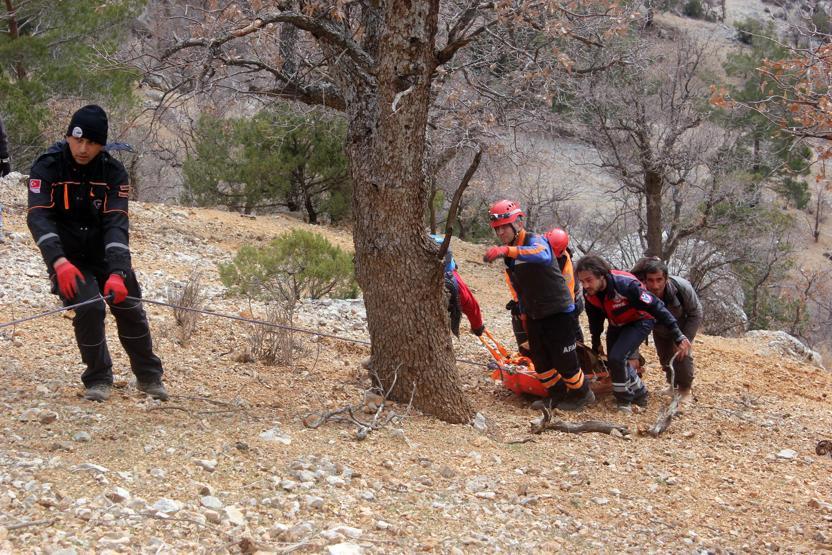 Avlanırken uçurumdan düştü, 22 saatlik operasyonla kurtarıldı