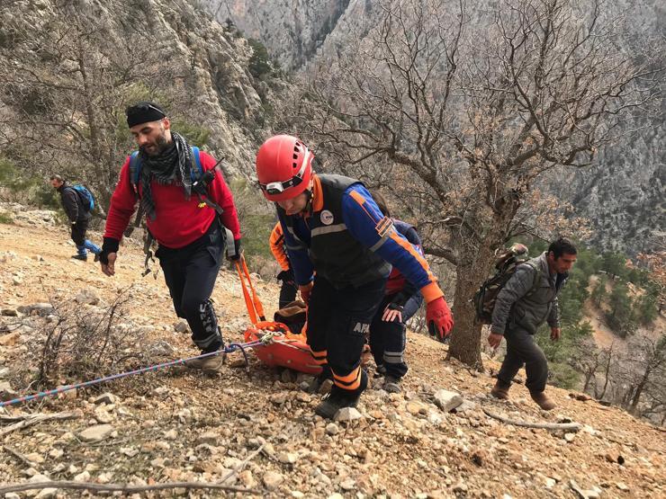 Avlanırken uçurumdan düştü, 22 saatlik operasyonla kurtarıldı