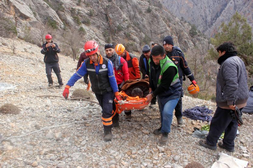Avlanırken uçurumdan düştü, 22 saatlik operasyonla kurtarıldı
