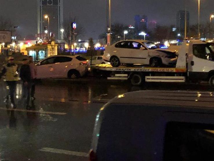 E-5te zincirleme trafik kazası Bir kişi öldü, 4 kişi de yaralandı