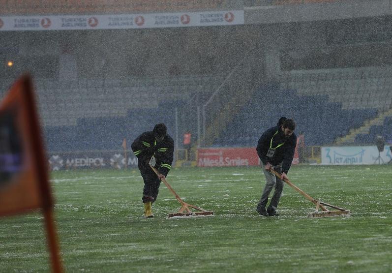 Başakşehir - Bursaspor maçı ertelendi