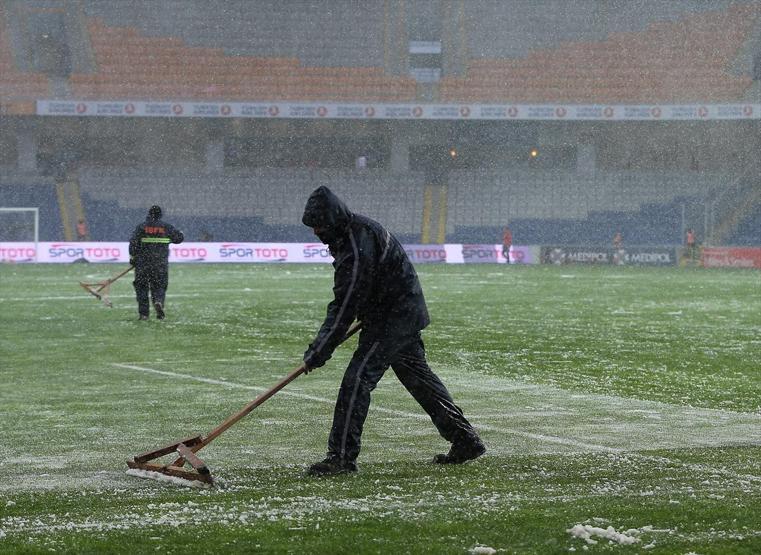 Başakşehir - Bursaspor maçı ertelendi