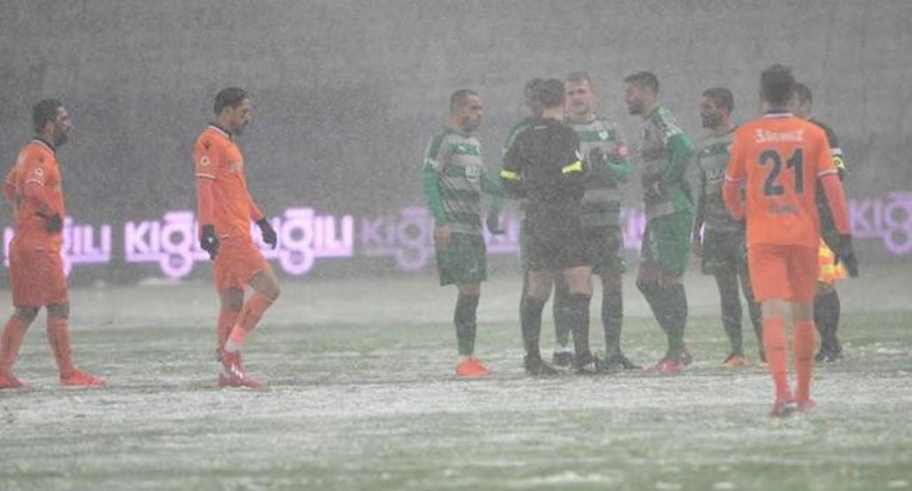 Başakşehir - Bursaspor maçı ertelendi