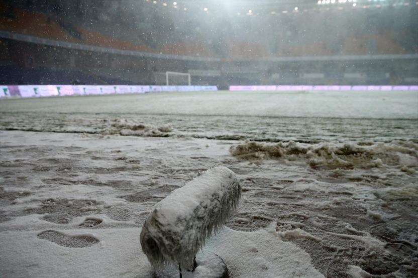 Başakşehir - Bursaspor maçı ertelendi