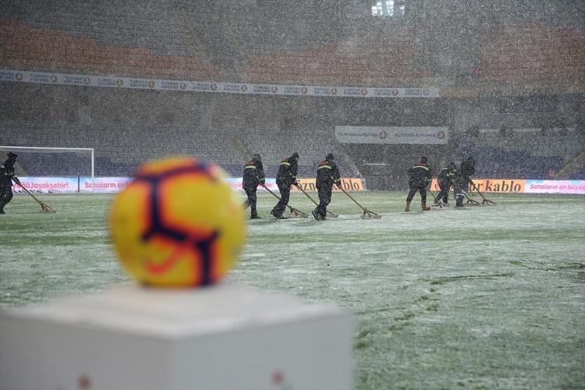 Başakşehir - Bursaspor maçı ertelendi