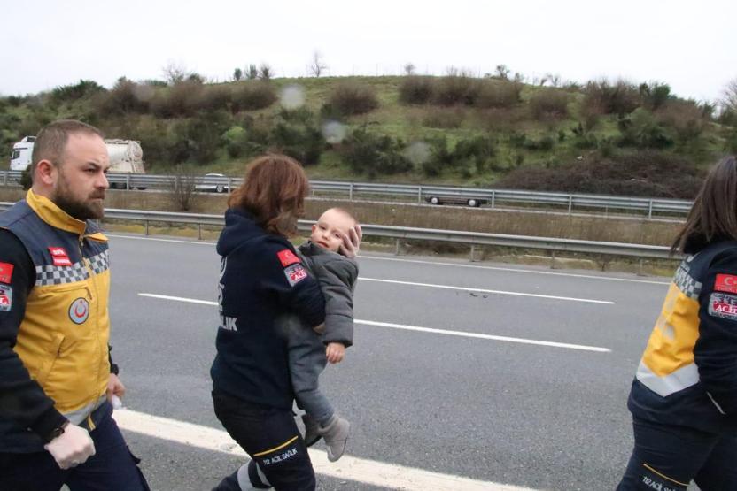 Kazada sürücü ve eşi öldü, bebeğin burnu bile kanamadı