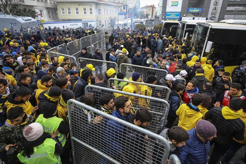 Fenerbahçe taraftarları Vodafone Parka hareket etti