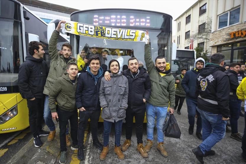 Fenerbahçe taraftarları Vodafone Parka hareket etti