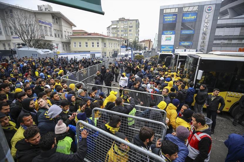 Fenerbahçe taraftarları Vodafone Parka hareket etti