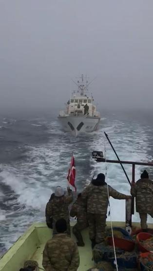 Türk balıkçı teknesine ateş açıldı: 3 yaralı