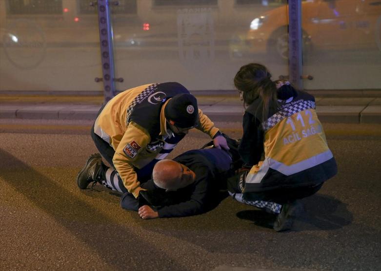 Başkentte yol ortasına yatan kişi zor anlar yaşattı