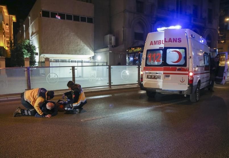 Başkentte yol ortasına yatan kişi zor anlar yaşattı