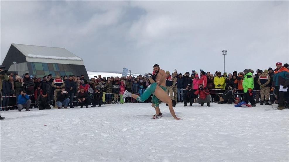 Sarıkamış Kış Oyunları Festivali’nde renkli görüntüler