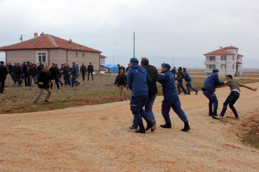 Koyun otlatmam deyip öldürdü Yakınları saldırganın evini taşladı
