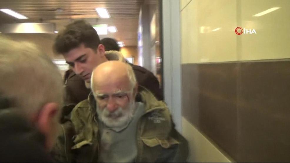 Ünlü oyuncu Taksimde yürüyen merdivenden düşerek yaralandı