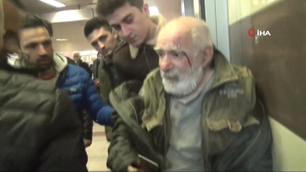 Ünlü oyuncu Taksimde yürüyen merdivenden düşerek yaralandı