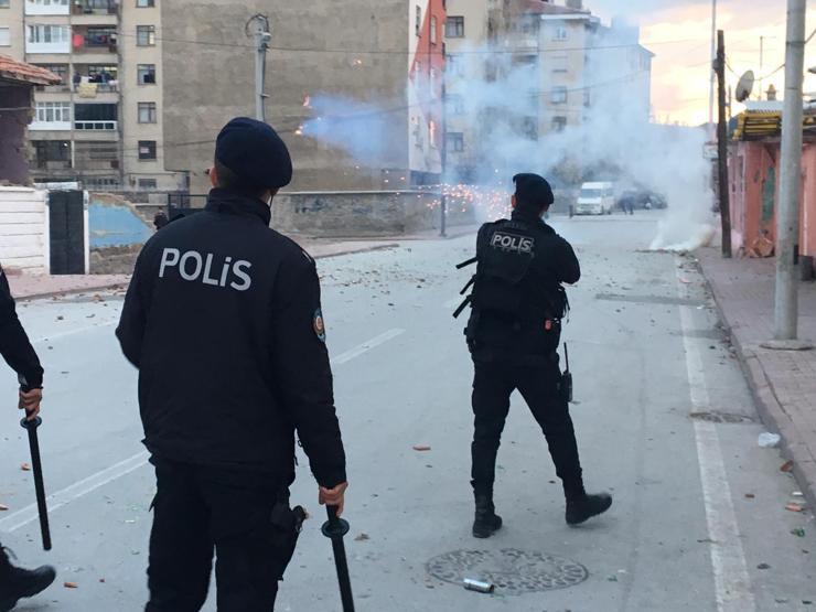 İki aile birbirine girdi, adeta savaş çıktı: 200 polis müdahale etti