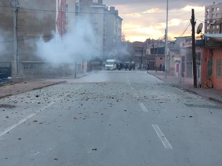 İki aile birbirine girdi, adeta savaş çıktı: 200 polis müdahale etti