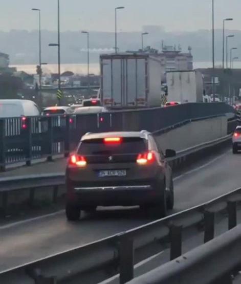 E-5te trafik terörü: Trafiği görüp geri geri yola çıktılar