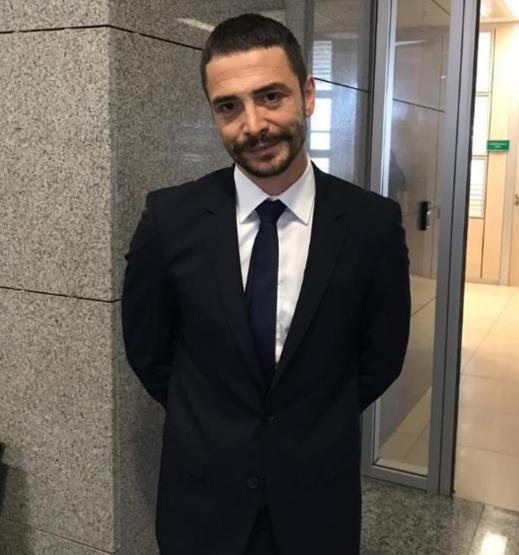 Efeyi ben de tanıyorum, Beren yıkılmıştı...