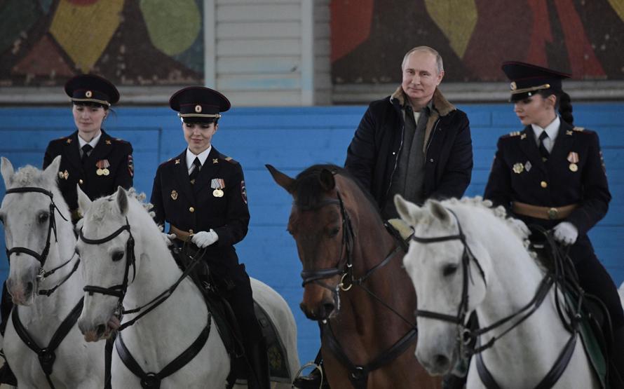Putinden erken Dünya Kadınlar Günü kutlaması