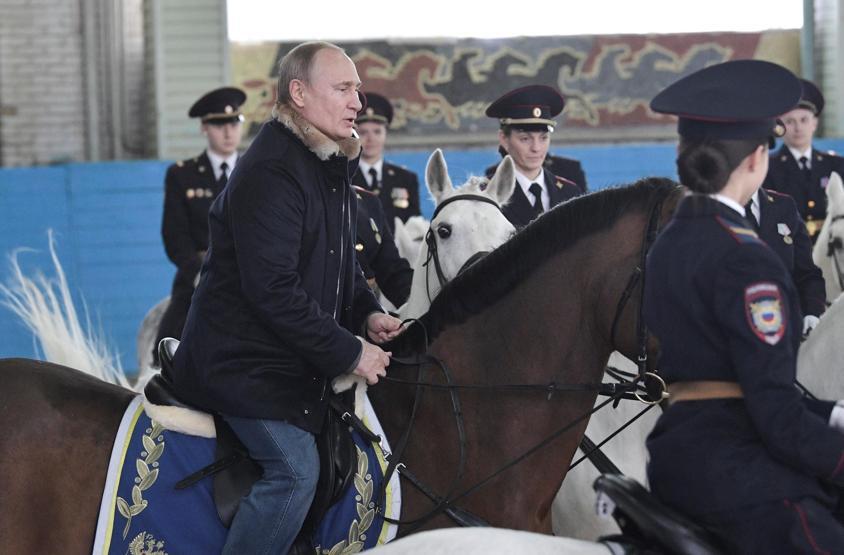 Putinden erken Dünya Kadınlar Günü kutlaması