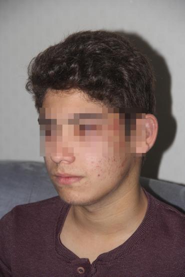 Çocuğu boks makinesi yerine koyup dövdü, arkadaşı videoya çekti