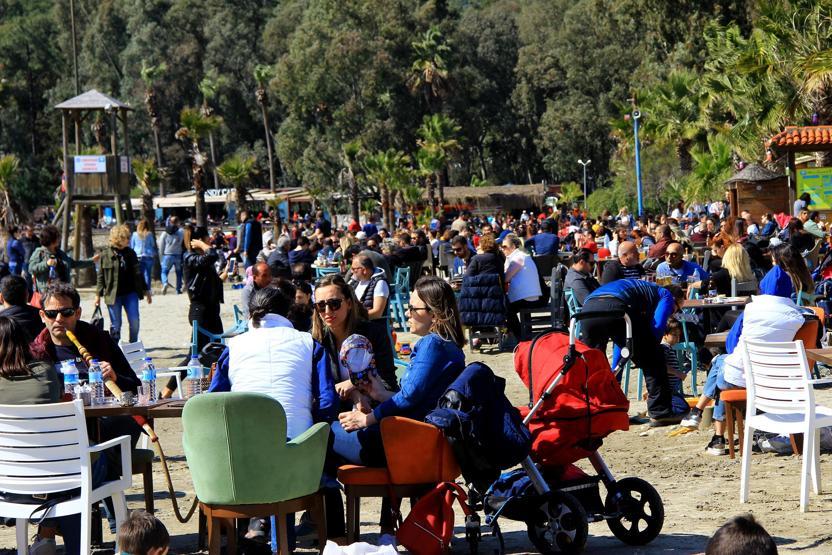 Sakin Kent Akyakada Mart ayında deniz keyfi
