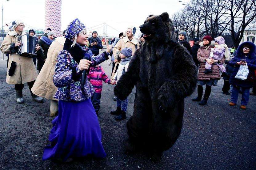 Rusyada baharın müjdecisi Maslenitsa Bayramı kutlanıyor