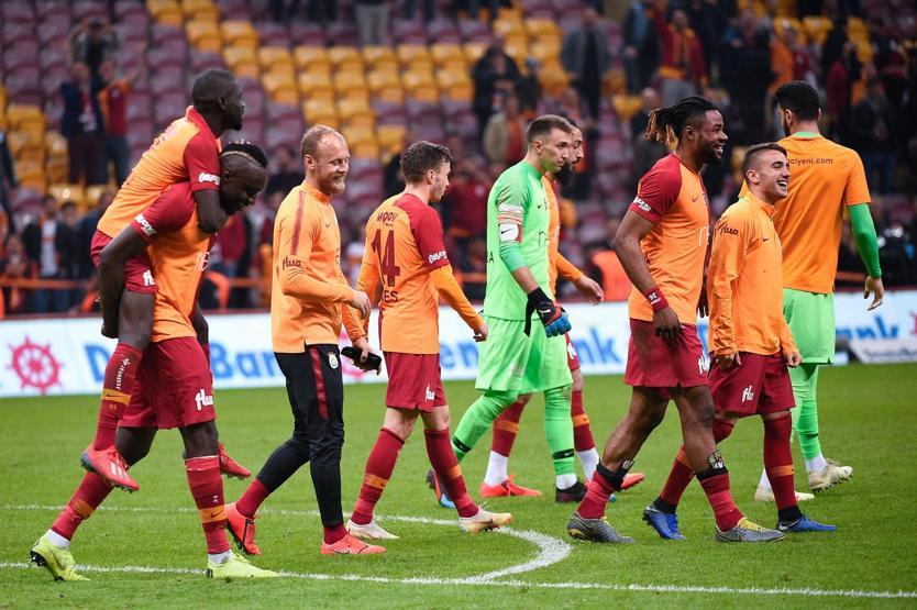 Muslera ortalığı yıktı geçti