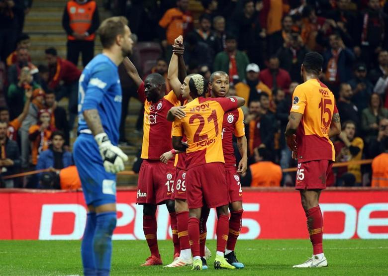 Galatasaray - Antalyaspor maçı yorumları: Galatasaray santrforu Robinho’ymuşçasına oynuyor