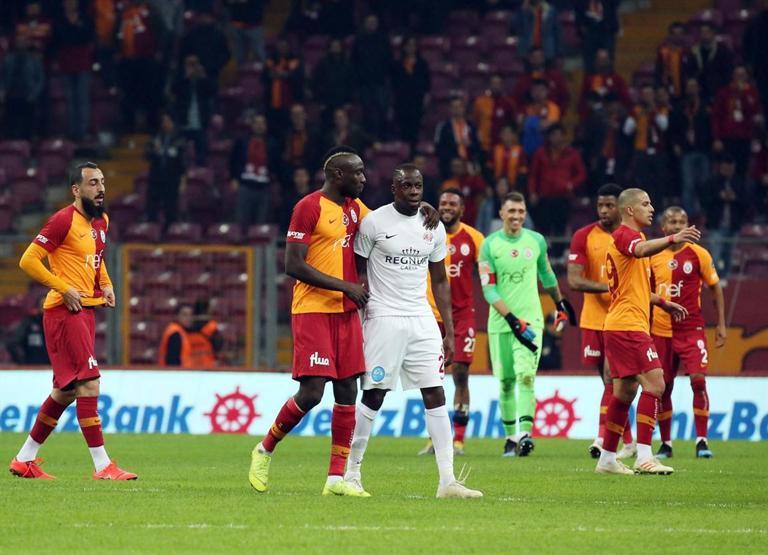 Galatasaray - Antalyaspor maçı yorumları: Galatasaray santrforu Robinho’ymuşçasına oynuyor
