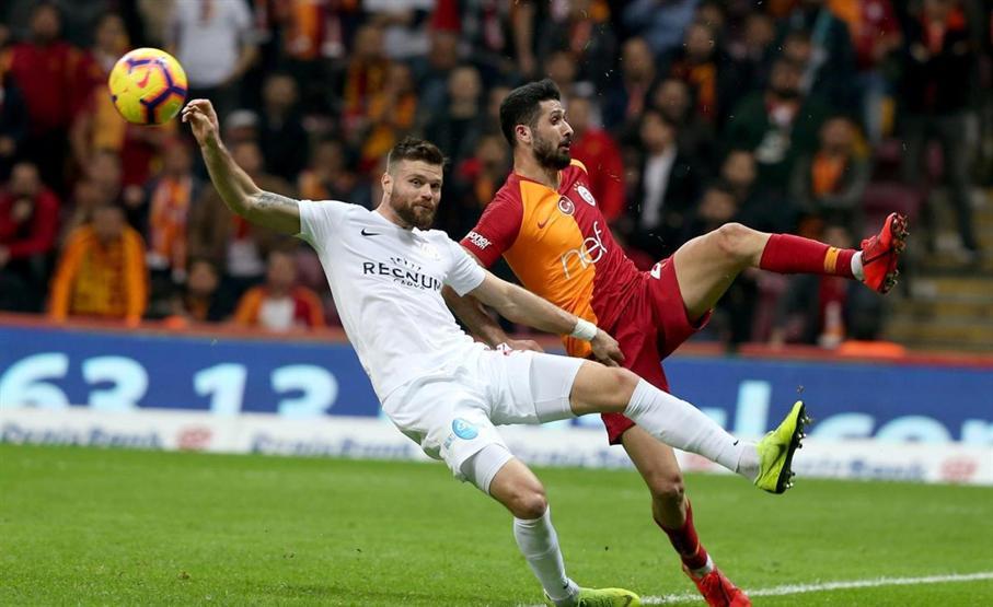 Galatasaray - Antalyaspor maçı yorumları: Galatasaray santrforu Robinho’ymuşçasına oynuyor