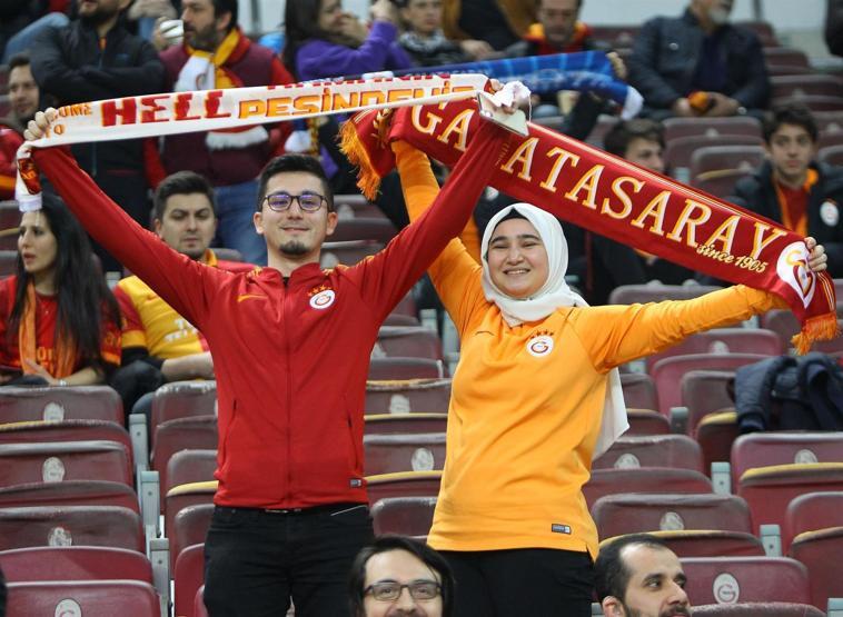 Galatasaray - Antalyaspor maçı yorumları: Galatasaray santrforu Robinho’ymuşçasına oynuyor
