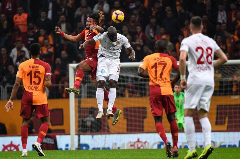 Galatasaray - Antalyaspor maçı yorumları: Galatasaray santrforu Robinho’ymuşçasına oynuyor