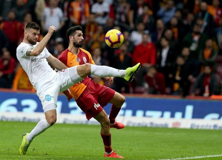 Galatasaray - Antalyaspor maçı yorumları: Galatasaray santrforu Robinho’ymuşçasına oynuyor
