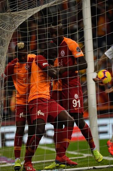 Galatasaray - Antalyaspor maçı yorumları: Galatasaray santrforu Robinho’ymuşçasına oynuyor