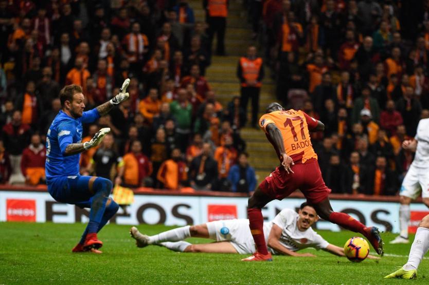 Galatasaray - Antalyaspor maçı yorumları: Galatasaray santrforu Robinho’ymuşçasına oynuyor