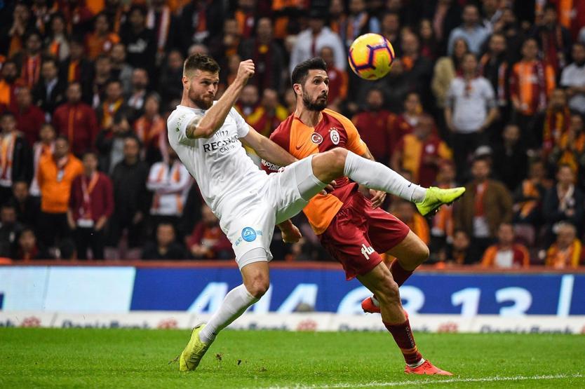 Galatasaray - Antalyaspor maçı yorumları: Galatasaray santrforu Robinho’ymuşçasına oynuyor