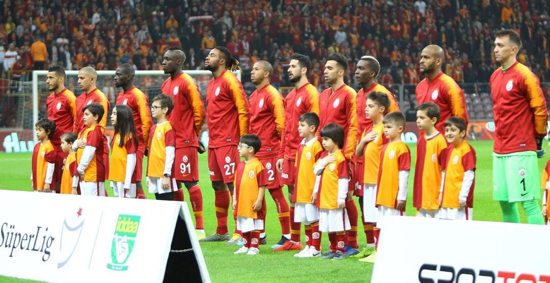 Galatasaray - Antalyaspor maçı yorumları: Galatasaray santrforu Robinho’ymuşçasına oynuyor